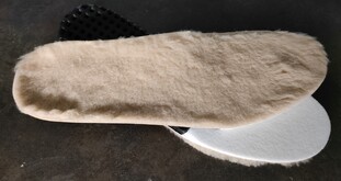 Zimn&iacute; st&eacute;lka s ply&scaron;ov&yacute;m kož&iacute;&scaron;kem